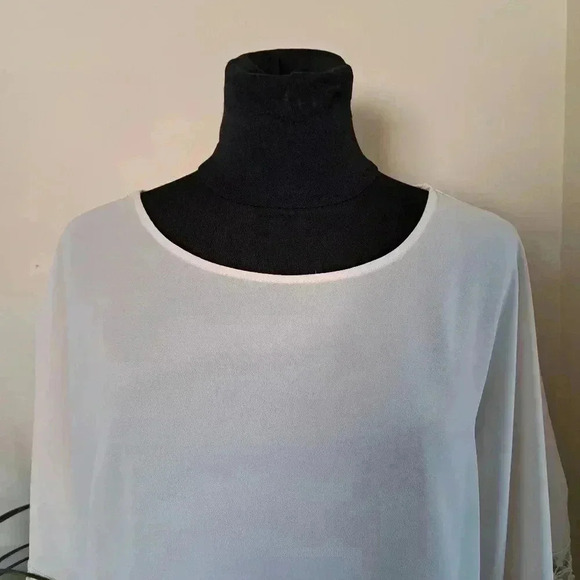 ❤️ Monteau Cream Blouse with crochet back - Picture 4 of 11